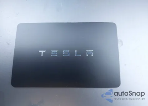 2021 Tesla Model Y Long Range Dual Motor All-Wheel Drive z USA, uszkodzony, nr VIN 5YJYGAEEXMF256906